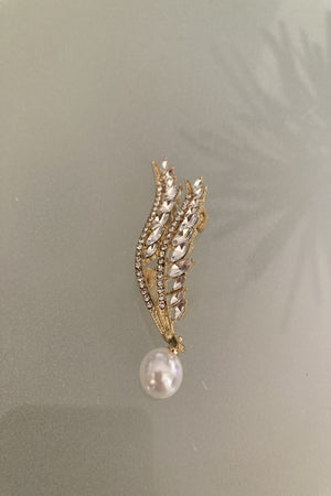 Elegant brooch